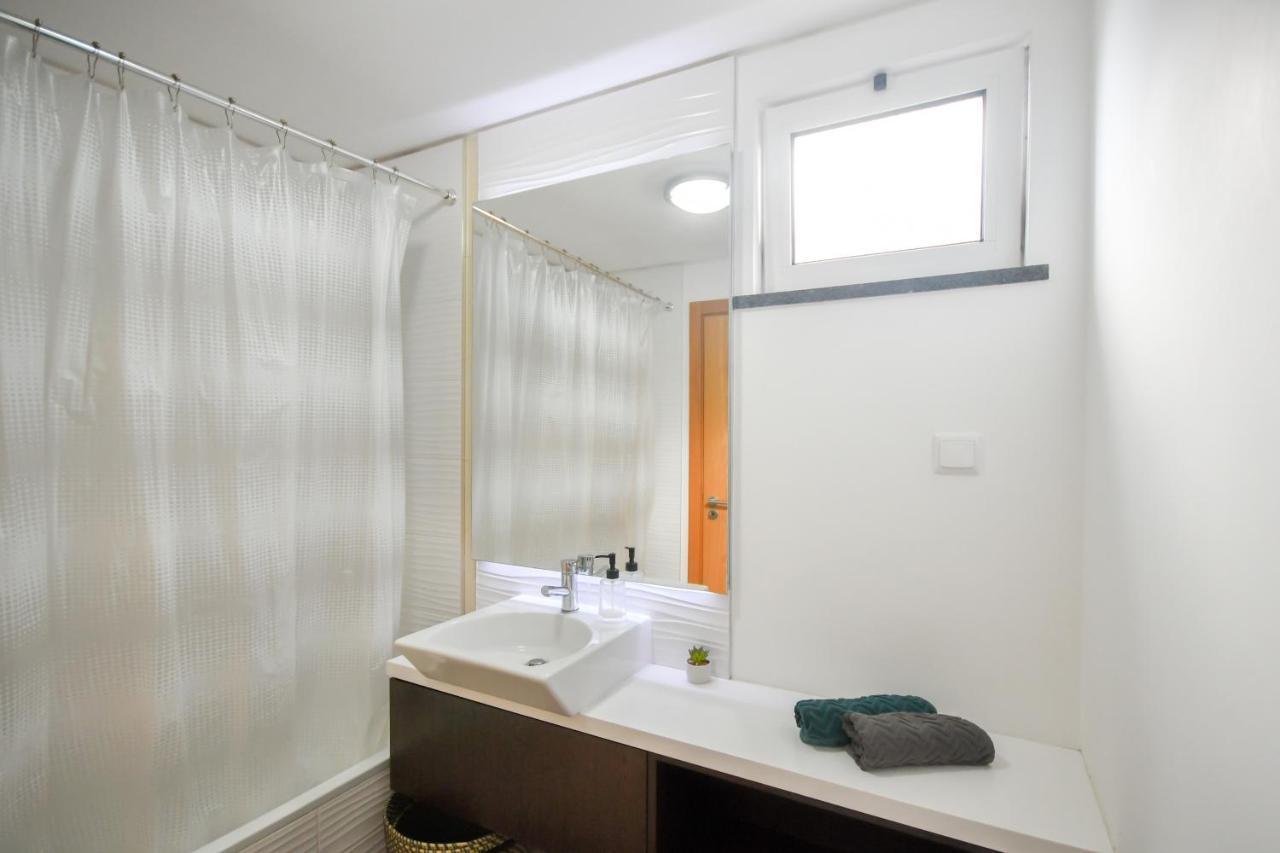 Spacious 3 Bedroom By The Beach Caniço Exterior foto
